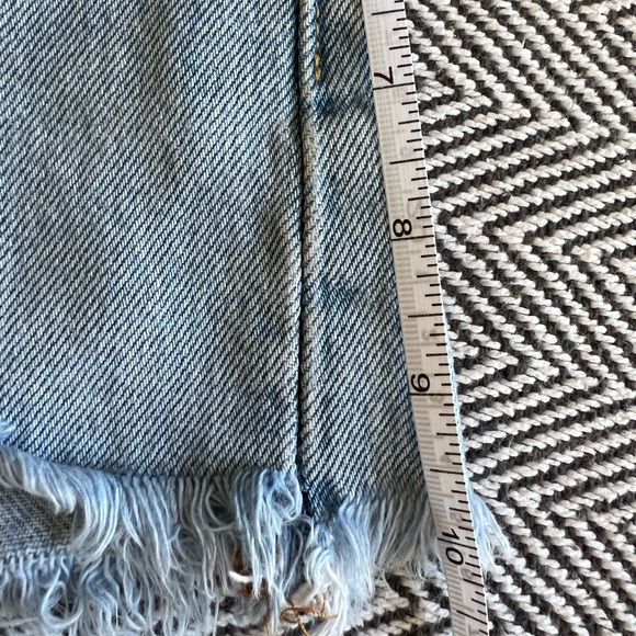 Levi’s 501 Jean Shorts - Picture 4 of 6